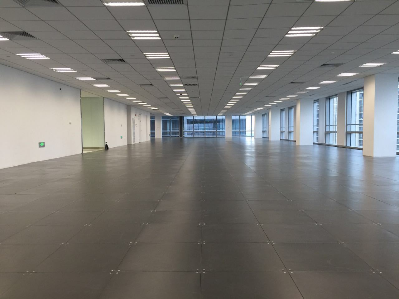 静安嘉里中心475平米办公室出租-租金价格17.50元/m²/天