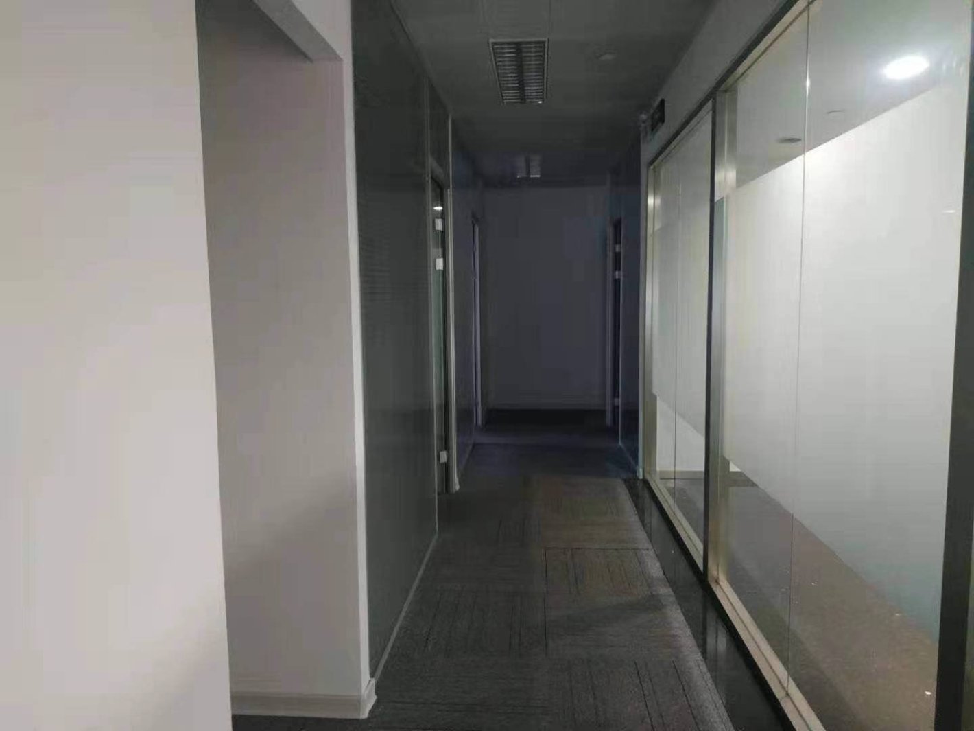 徐汇苑大厦634平米办公室出租-租金价格5.90元/m²/天