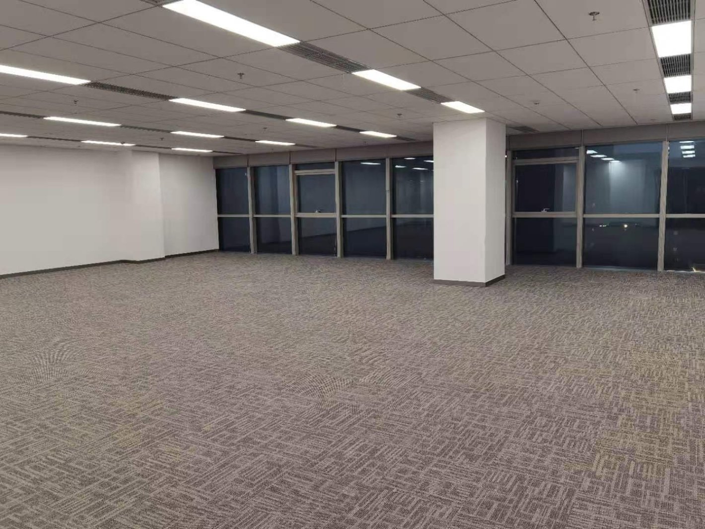联泰中心481平米办公室出租-租金价格3.20元/m²/天