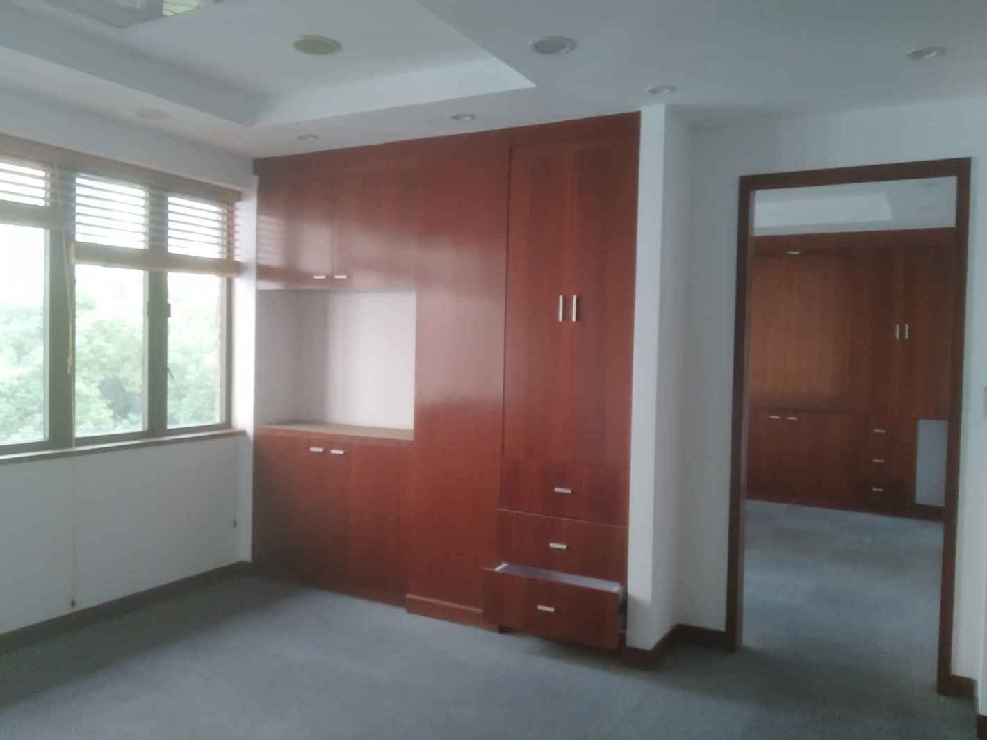 静安宾馆350平米办公室出租-租金价格6.59元/m²/天