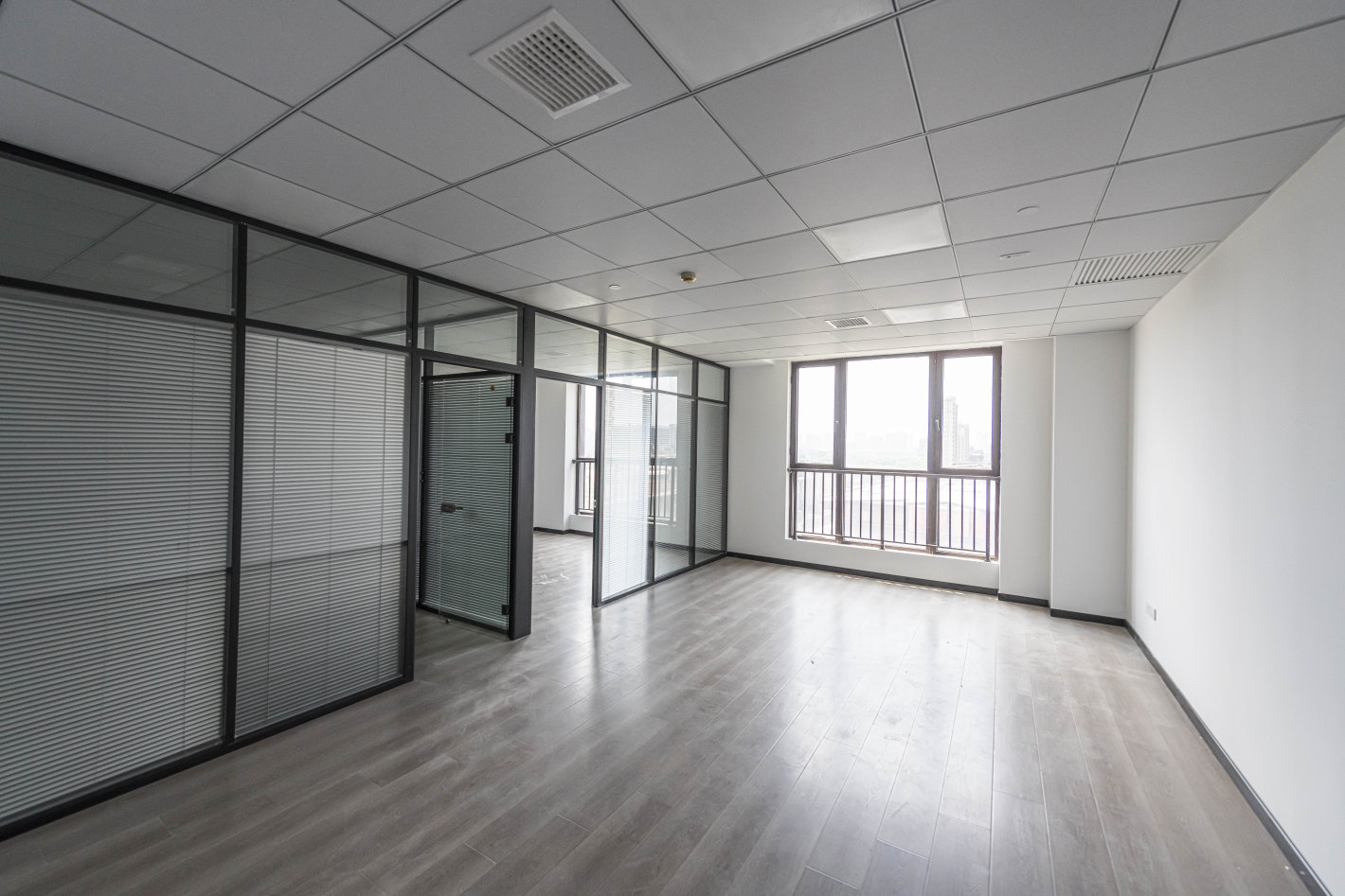 上海大学科技园二期105平米办公室出租-租金价格1.52元/m²/天