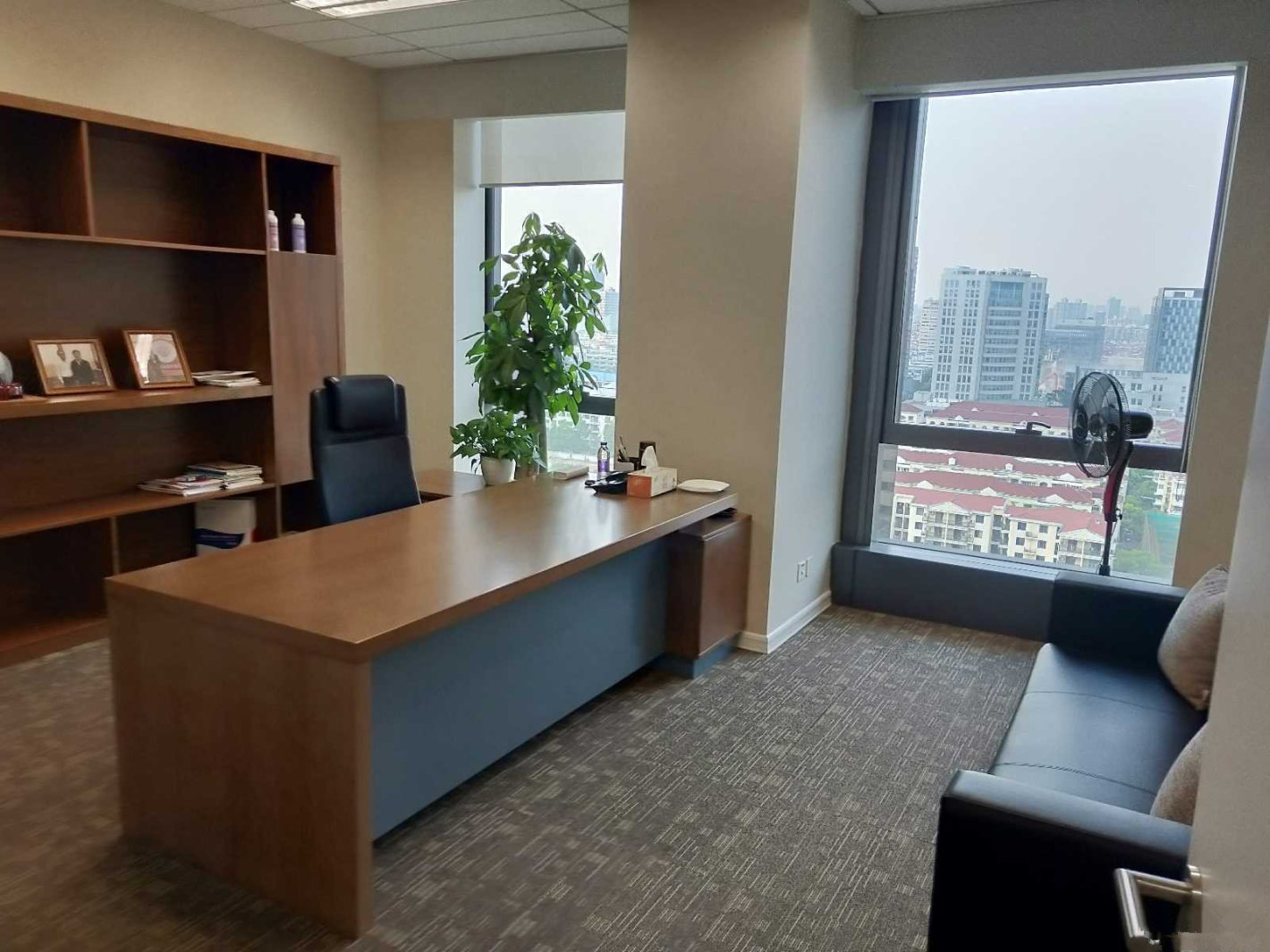 新城控股大厦699平米办公室出租-租金价格5.60元/m²/天