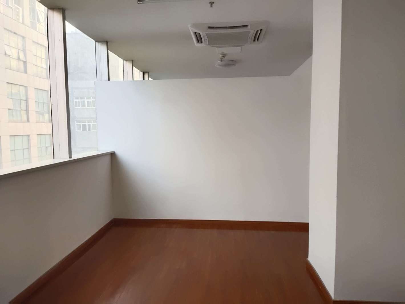 上海时装商厦43平米办公室出租-租金价格3.85元/m²/天