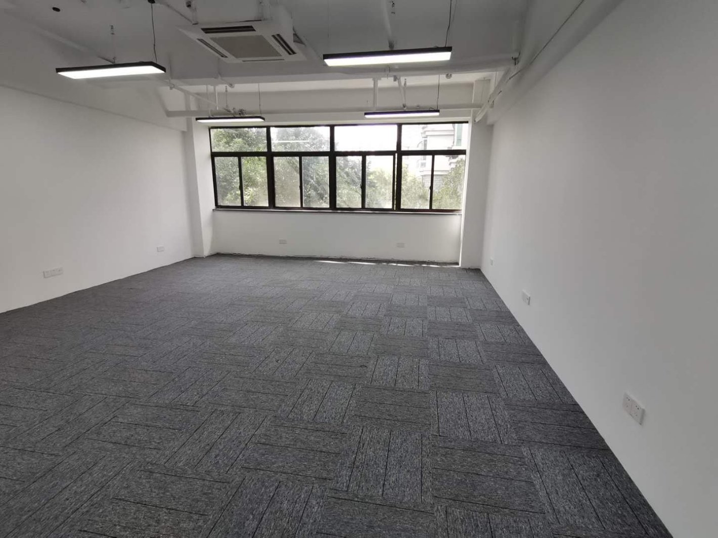 上服T PLAY数创园168平米办公室出租-租金价格4.40元/m²/天