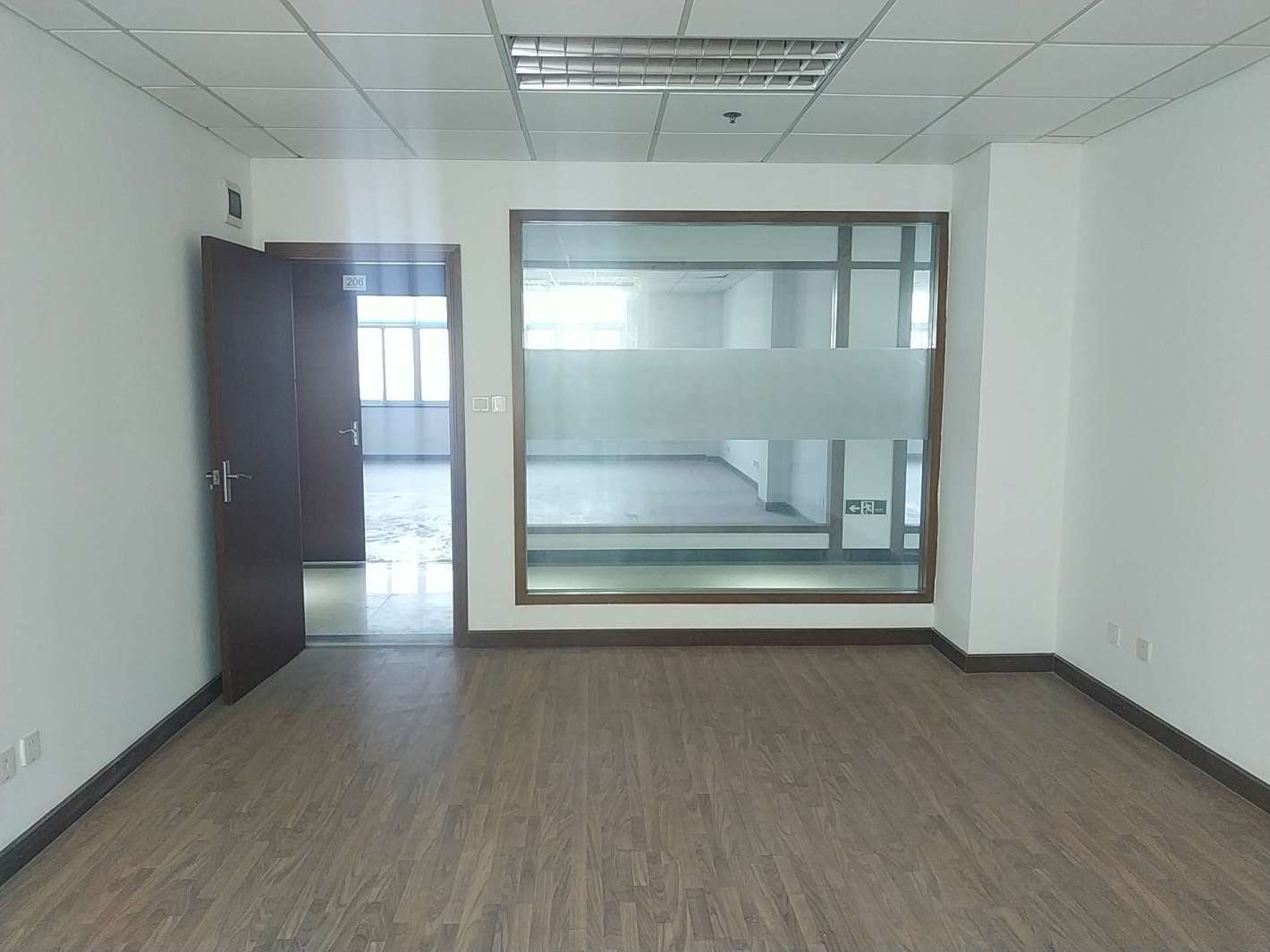 长海商务楼34平米办公室出租-租金价格3.55元/m²/天