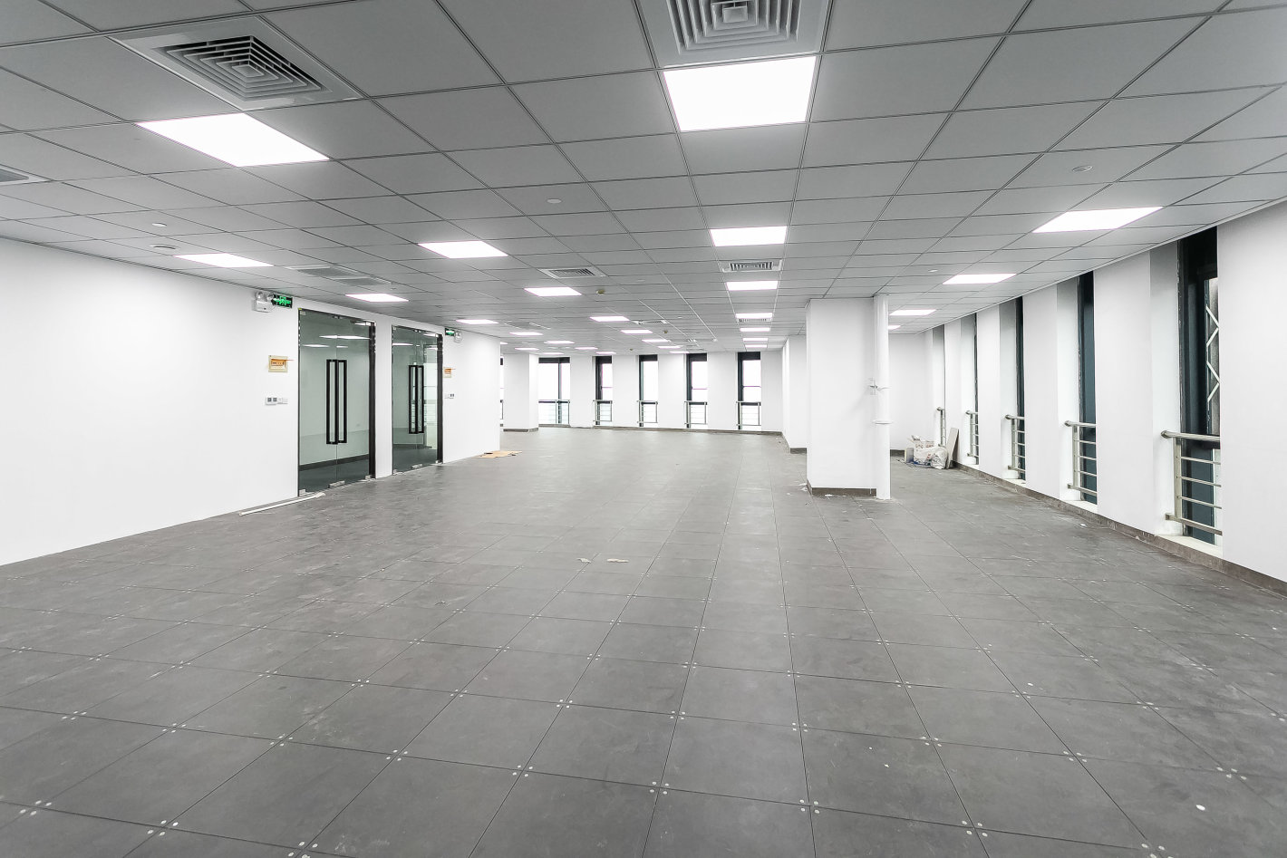 华大科技园128平米办公室出租-租金价格3.80元/m²/天