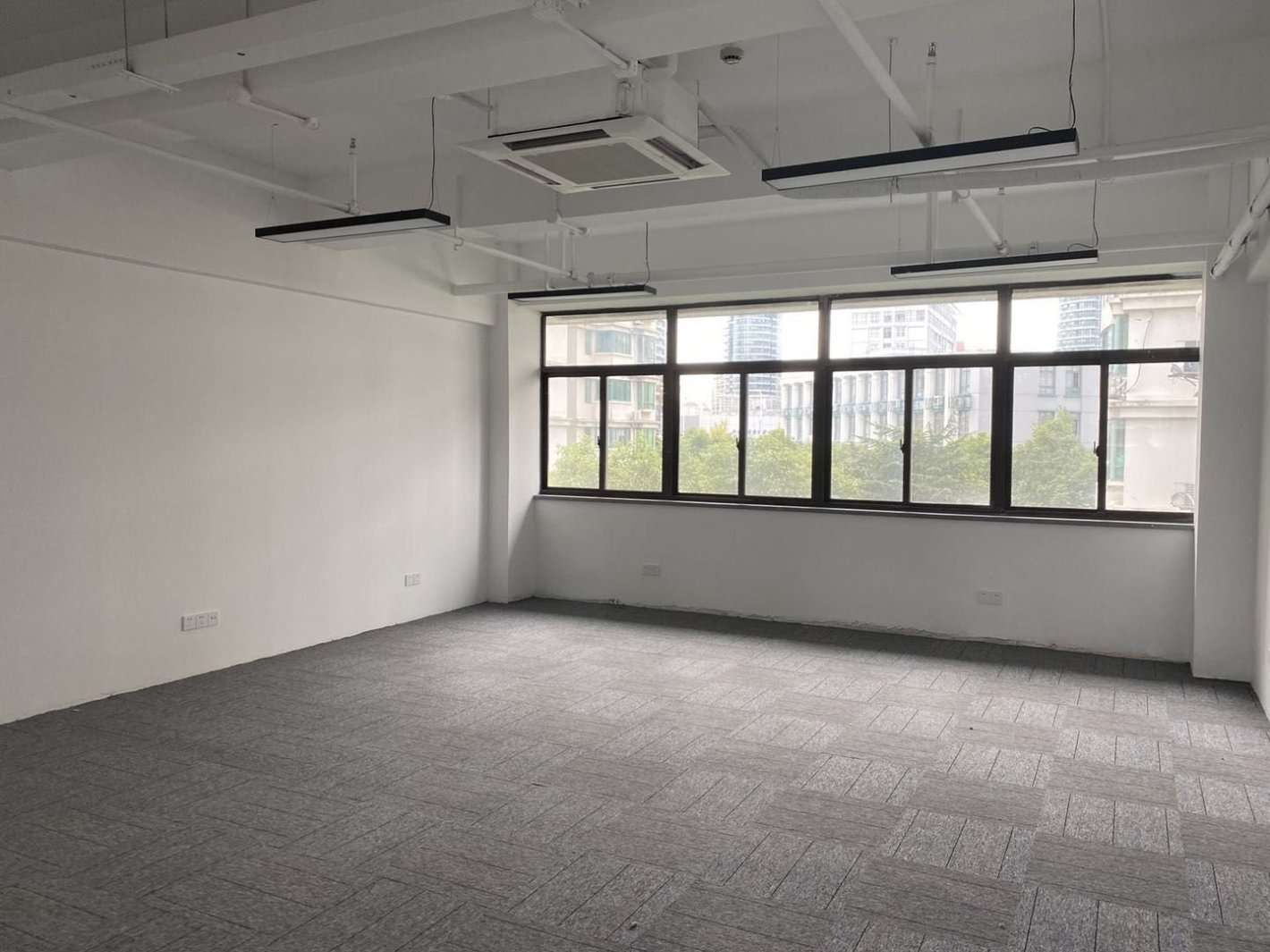 上服T PLAY数创园116平米办公室出租-租金价格5.80元/m²/天