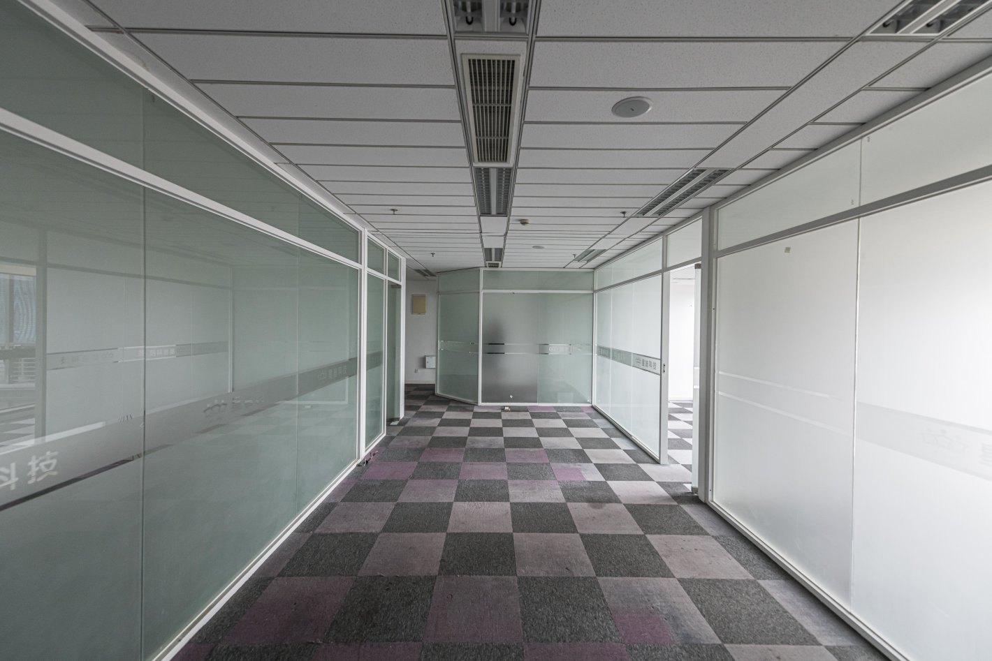 绿地汇中心127平米办公室出租-租金价格5.50元/m²/天