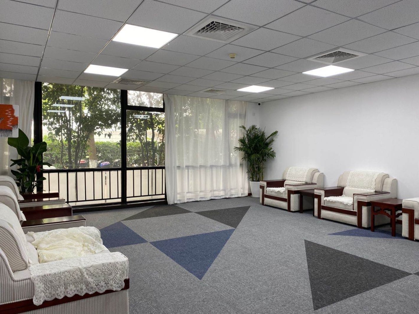 华依创新园250平米办公室出租-租金价格4.06元/m²/天