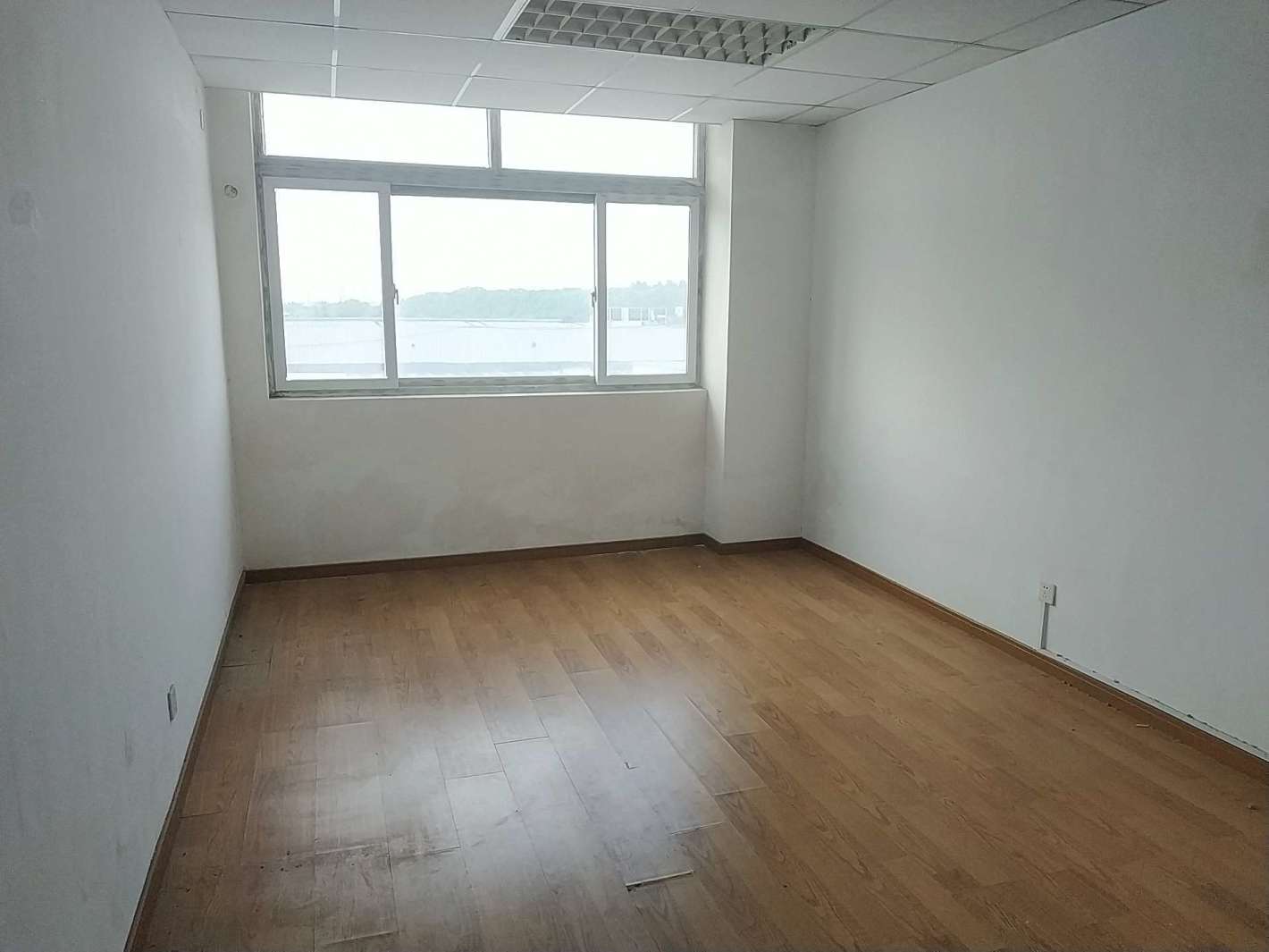 上海环保科技园30平米办公室出租-租金价格2.52元/m²/天