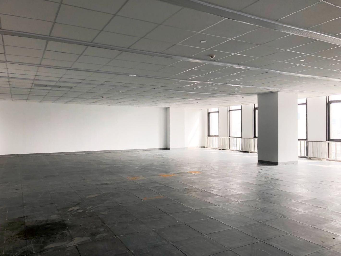 新研大厦329平米办公室出租-租金价格5.58元/m²/天