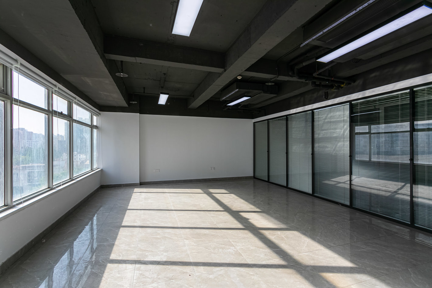 静安大厦109平米办公室出租-租金价格4.06元/m²/天