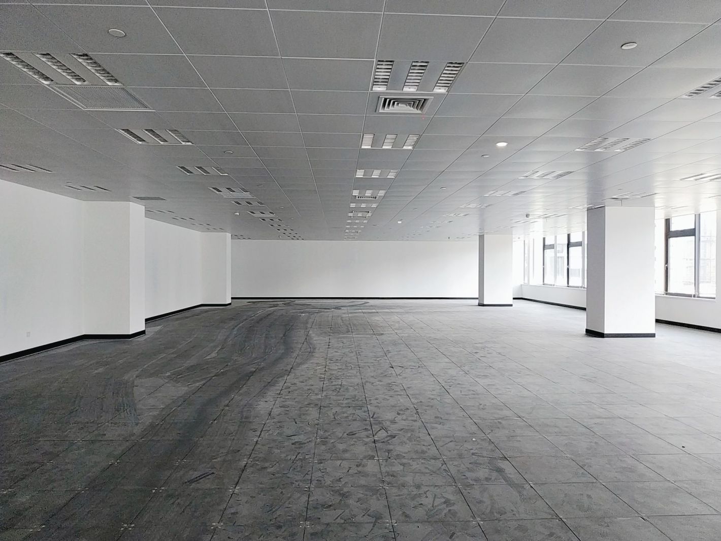 保利西岸中心650平米办公室出租-租金价格8.20元/m²/天