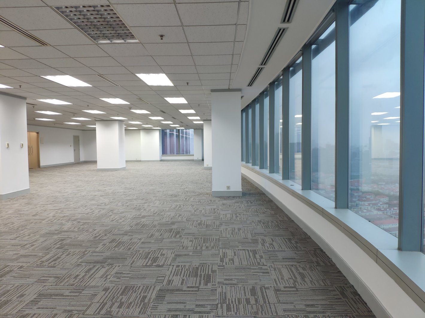 浦东 国际航运金融大厦 416平米 简装修
