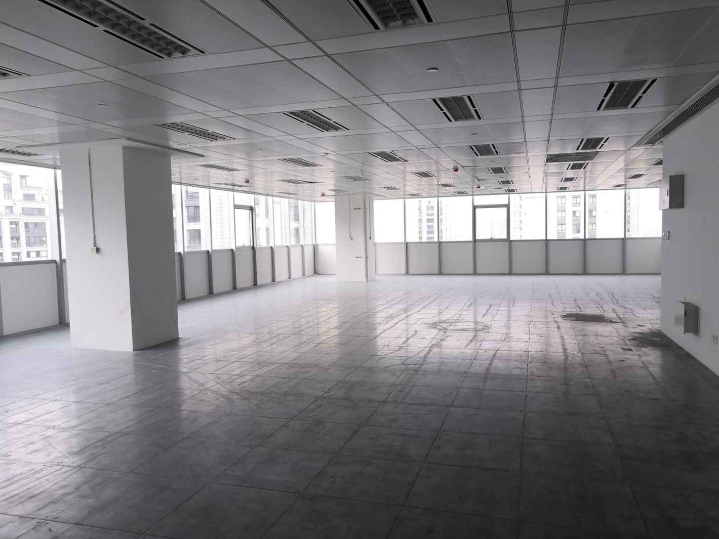 东航滨江中心徐汇 东航滨江中心 341平米 简装修