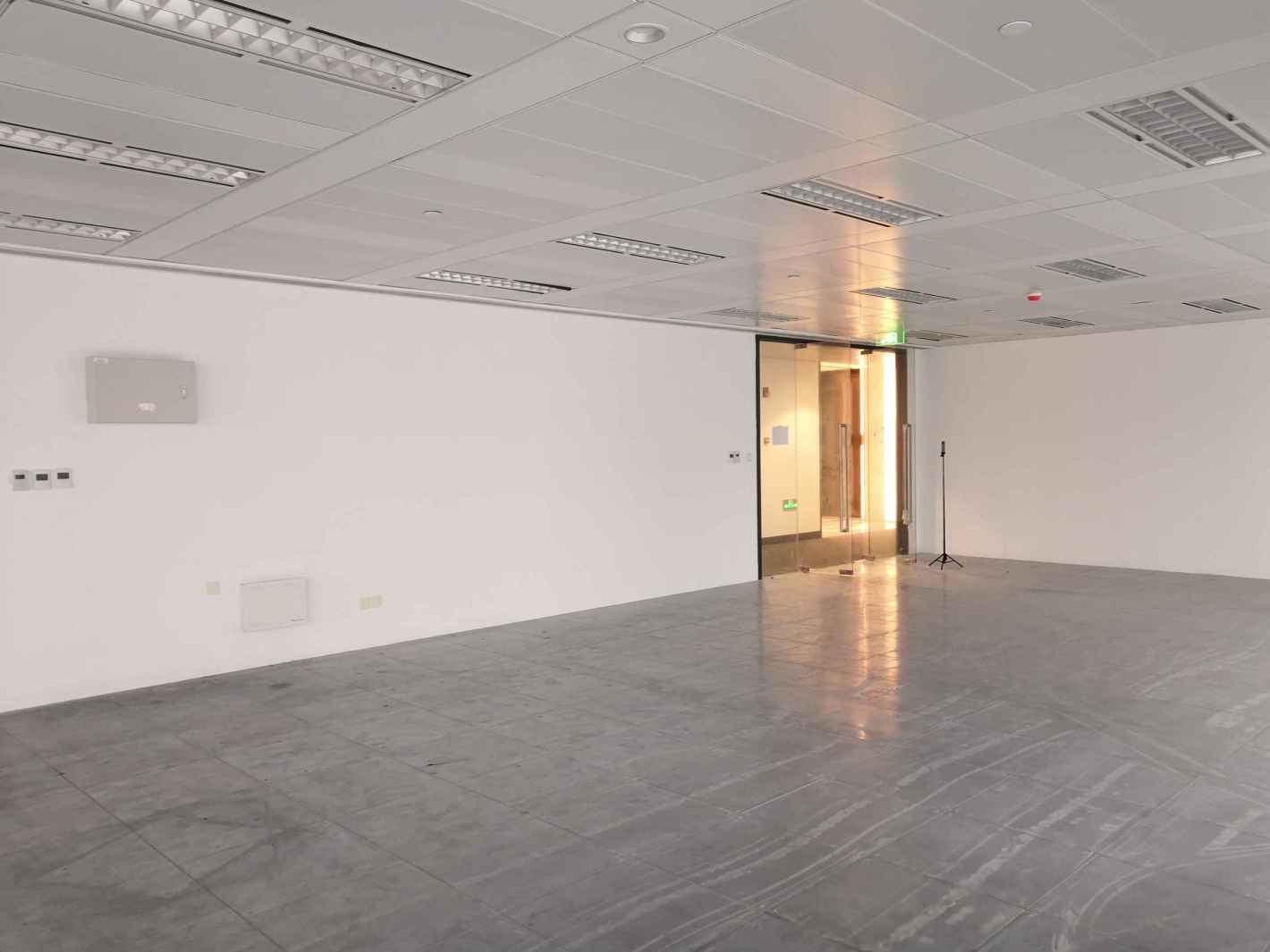 东航滨江中心徐汇 东航滨江中心 341平米 简装修