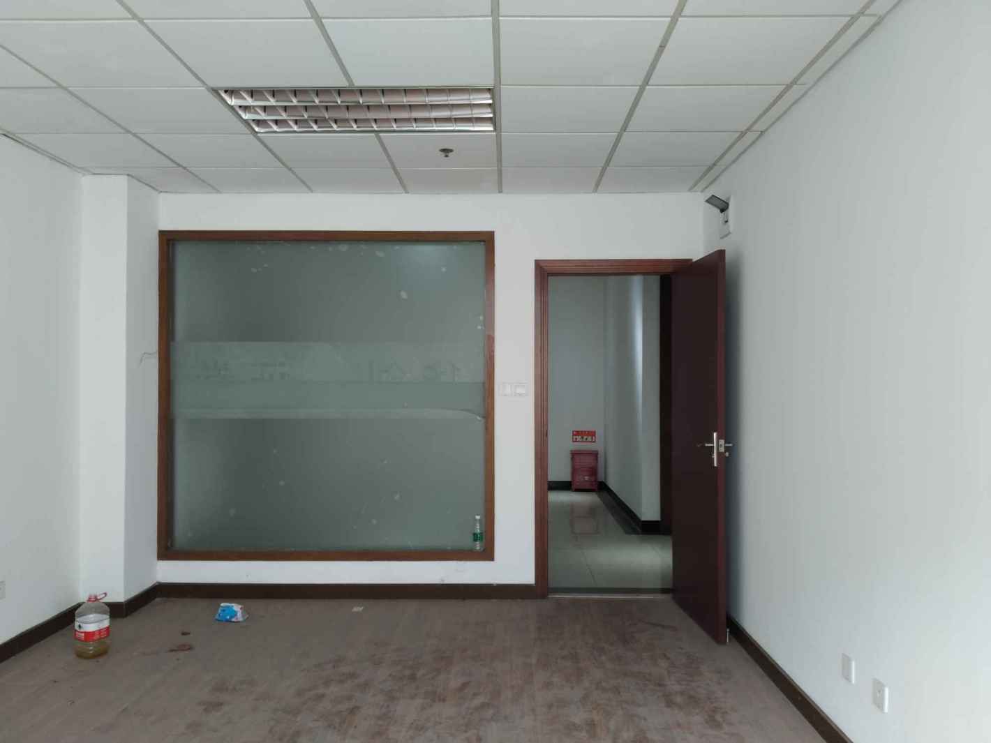 长海商务楼34平米办公室出租-租金价格3.55元/m²/天