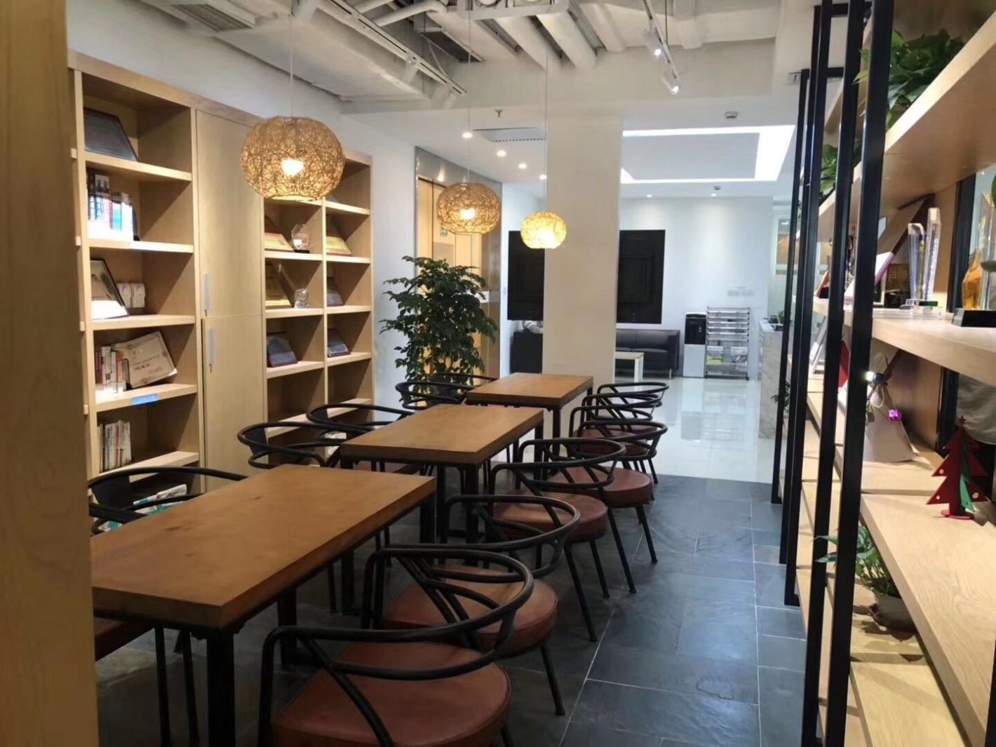 华滋奔腾大厦淞南高境 华滋奔腾大厦 284.2平米 精装修