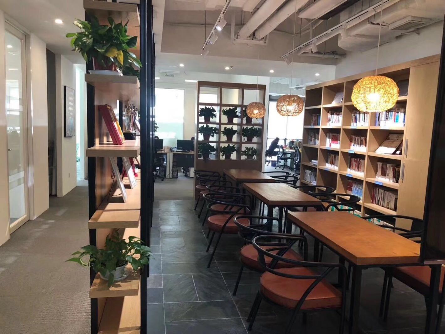 华滋奔腾大厦淞南高境 华滋奔腾大厦 284.2平米 精装修