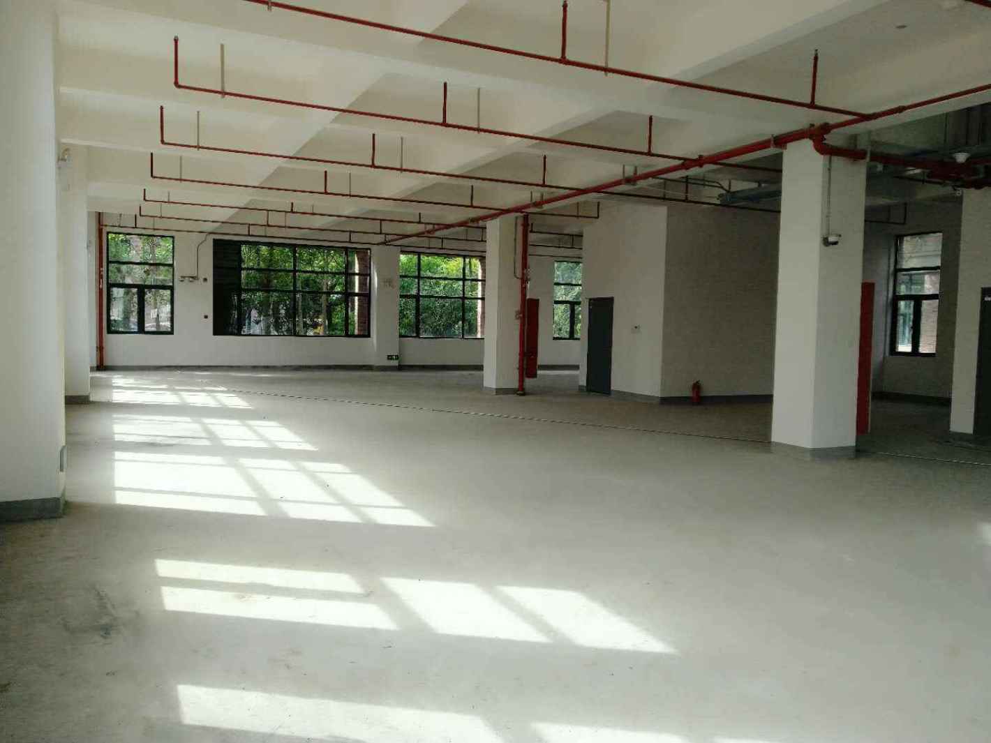 张江投创园1700平米办公室出租-租金价格3.00元/m²/天