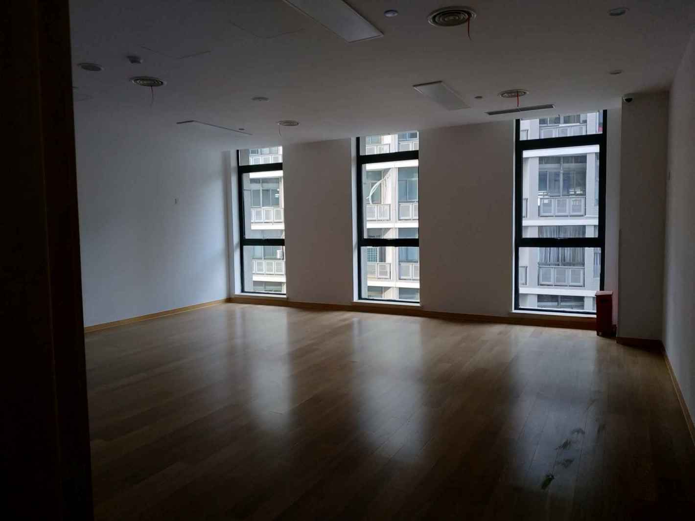 长久商务中心175平米办公室出租-租金价格3.14元/m²/天