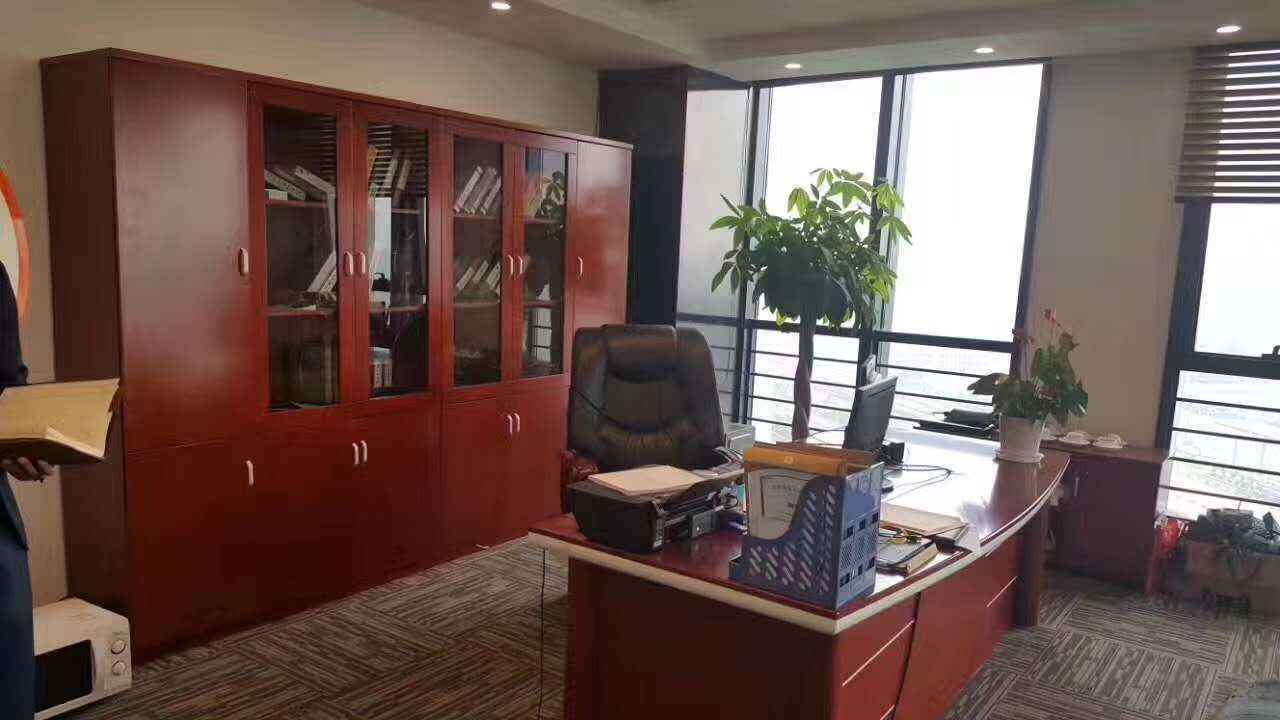 华滋奔腾大厦宝山 华滋奔腾大厦 221平米 简装修