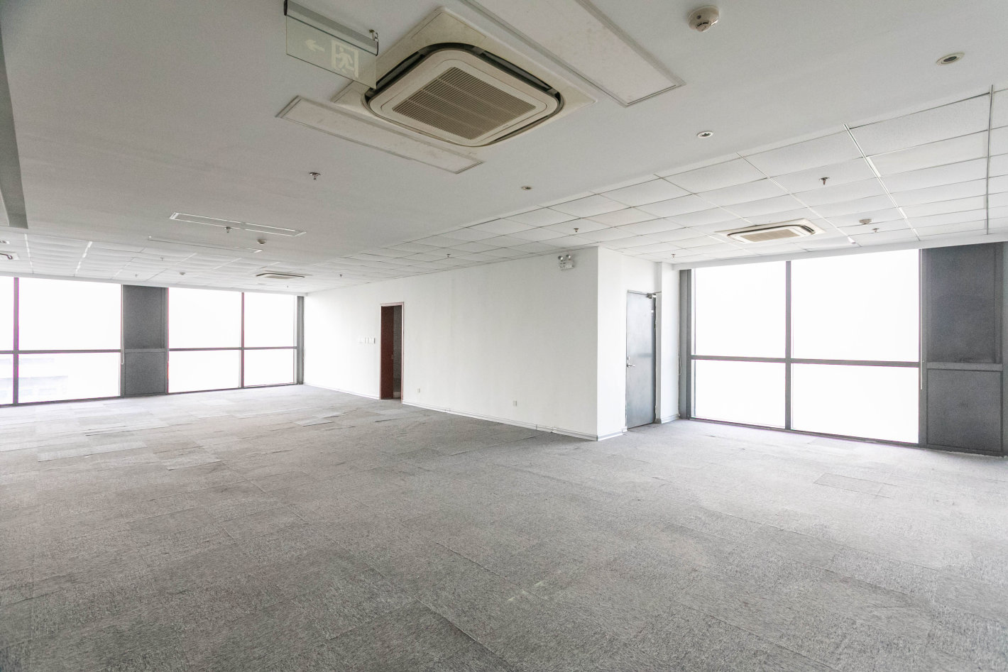 浦江科技广场252平米办公室出租-租金价格3.35元/m²/天