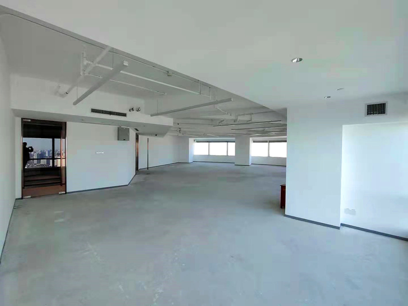 中港汇黄浦(原长城金融大厦)黄浦 中港汇黄浦(原长城金融大厦) 274平米 简装修