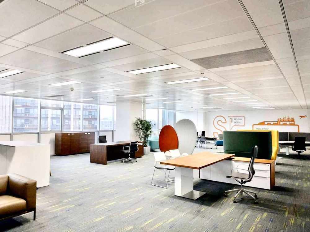 东航滨江中心徐汇 东航滨江中心 303平米 简装修