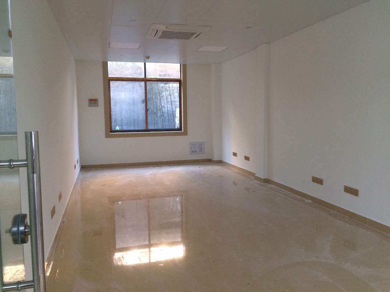 康琳创意园南码头　　采光好　　57平　适合初创性公司