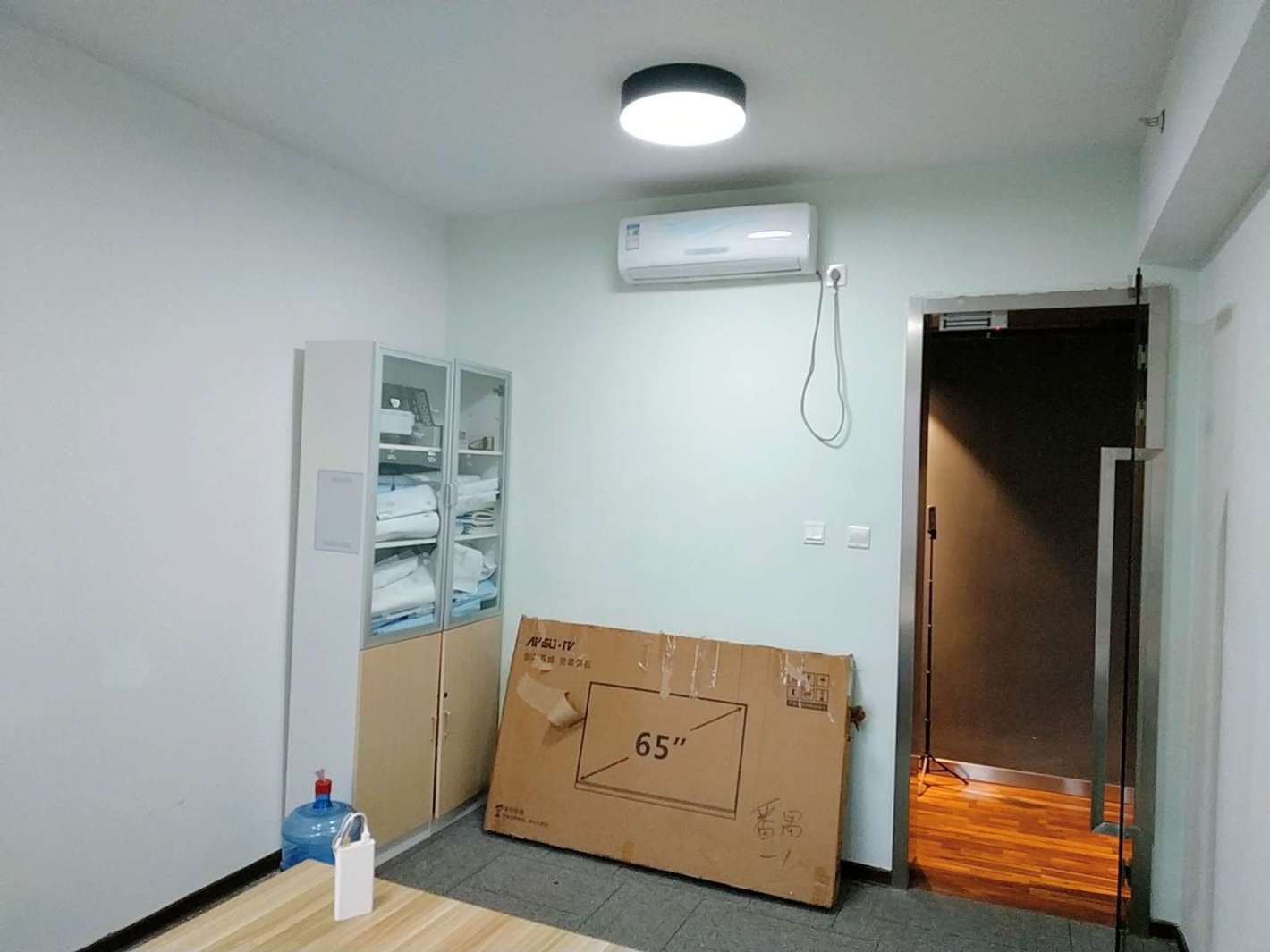 共新办公楼23平米办公室出租-租金价格3.00元/m&sup2;/天