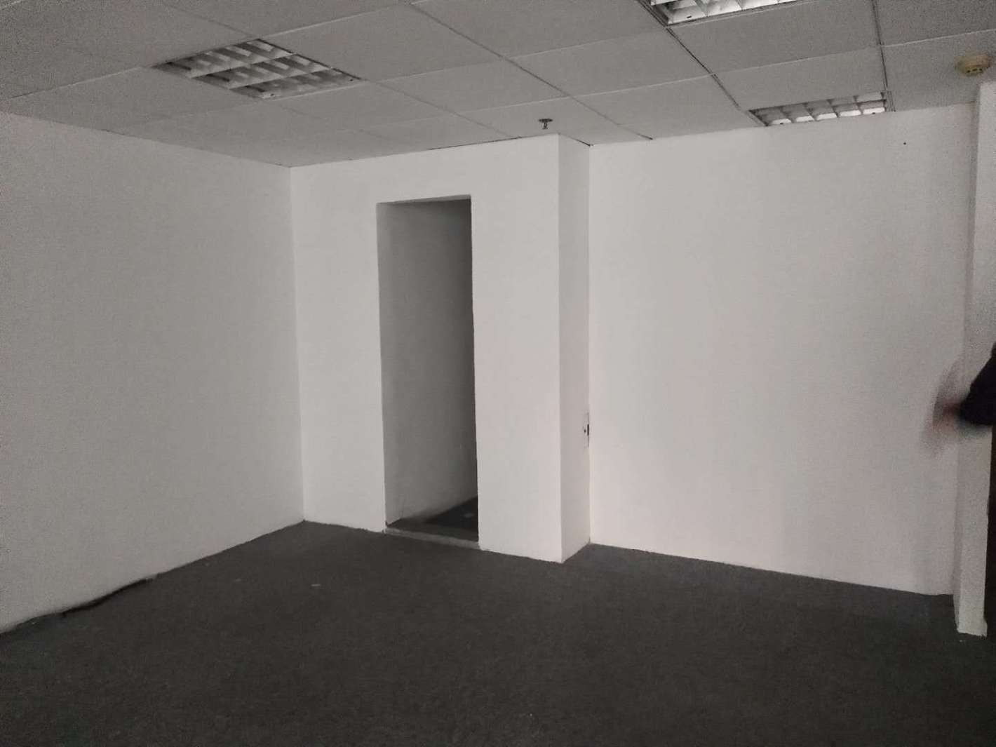 普陀内环三轨交汇　户型方正　带上下水　行业不限