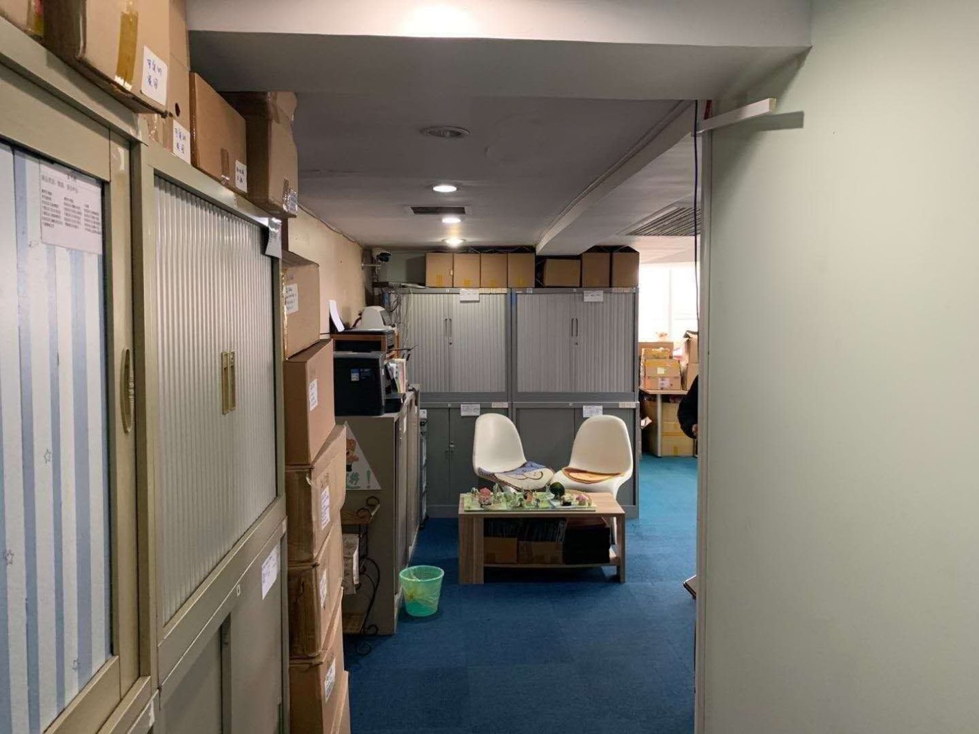 新世纪广场带办公家具有功能分区通风性好视线