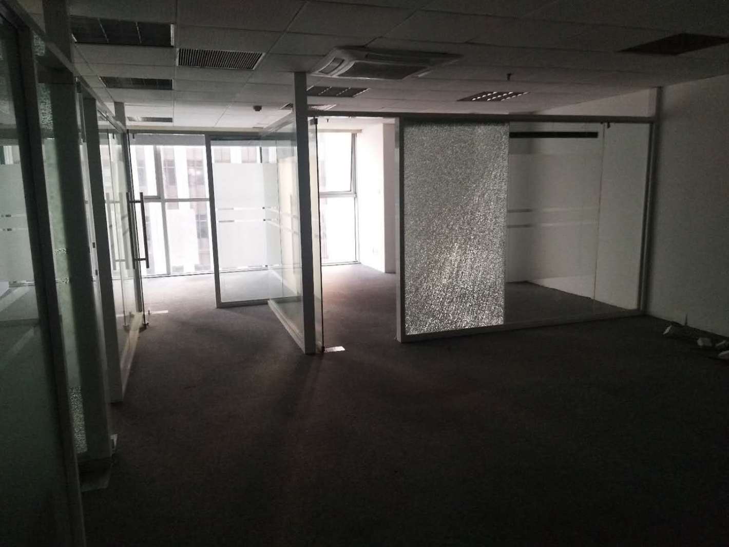 杰地大厦普陀内环三轨交汇　户型方正　带上下水　行业不限