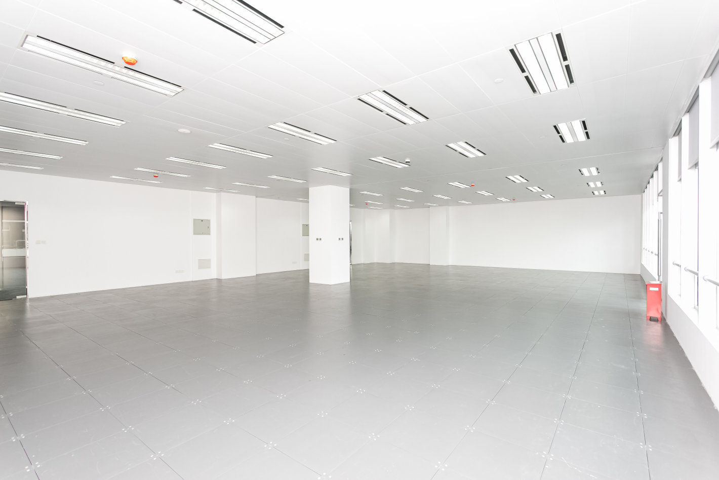 虹桥丽宝广场丽宝广场，房型方正带露台，价格可议，地铁500米直达