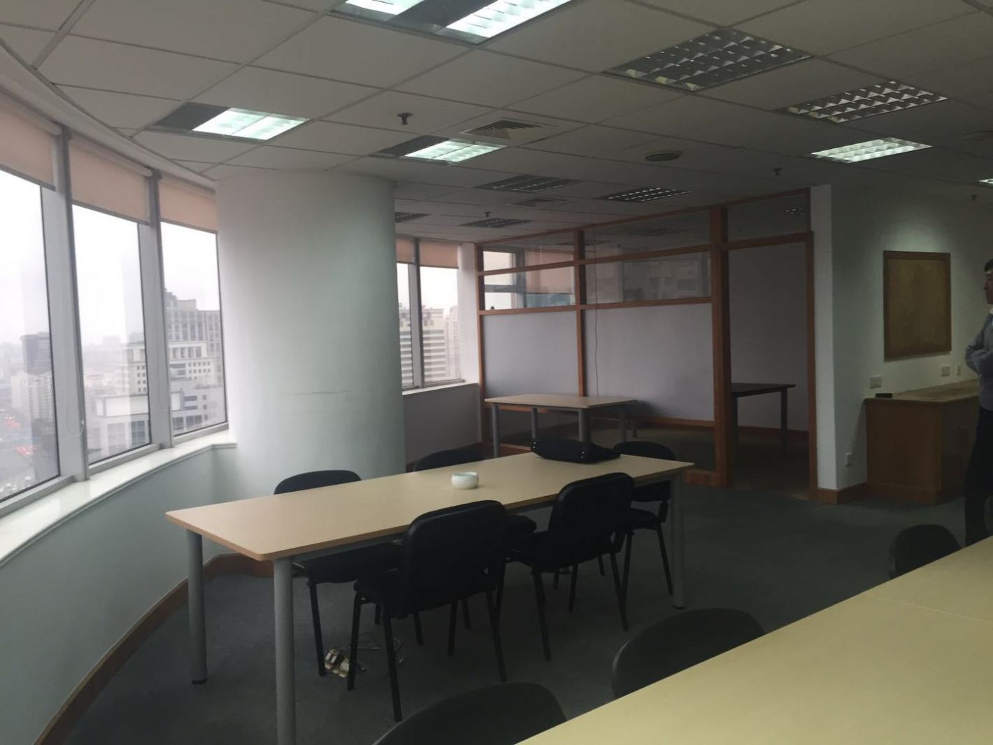 上海实业大厦122平米办公室出租-租金价格3.80元/m&sup2;/天