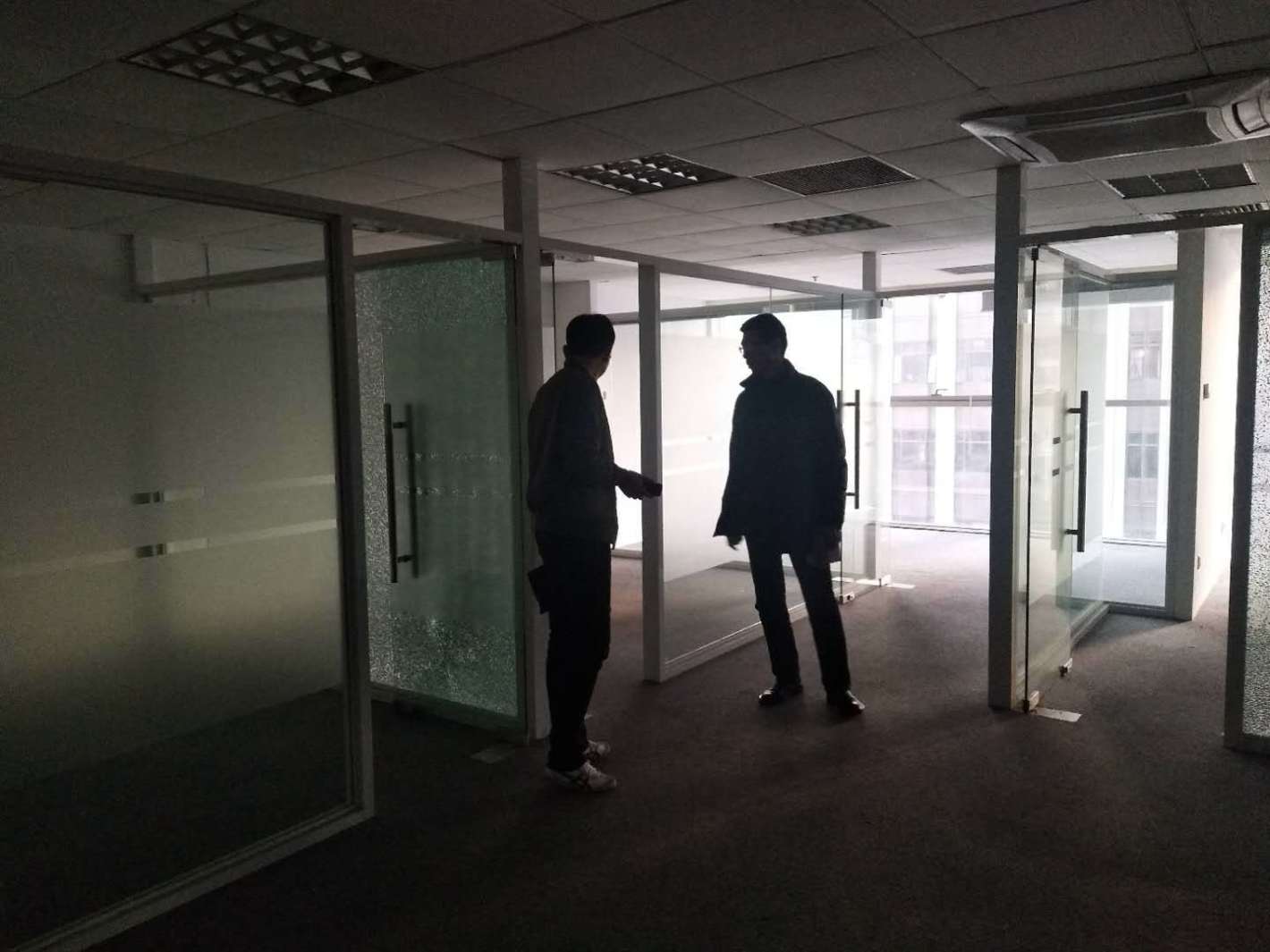 杰地大厦普陀内环三轨交汇　户型方正　带上下水　行业不限