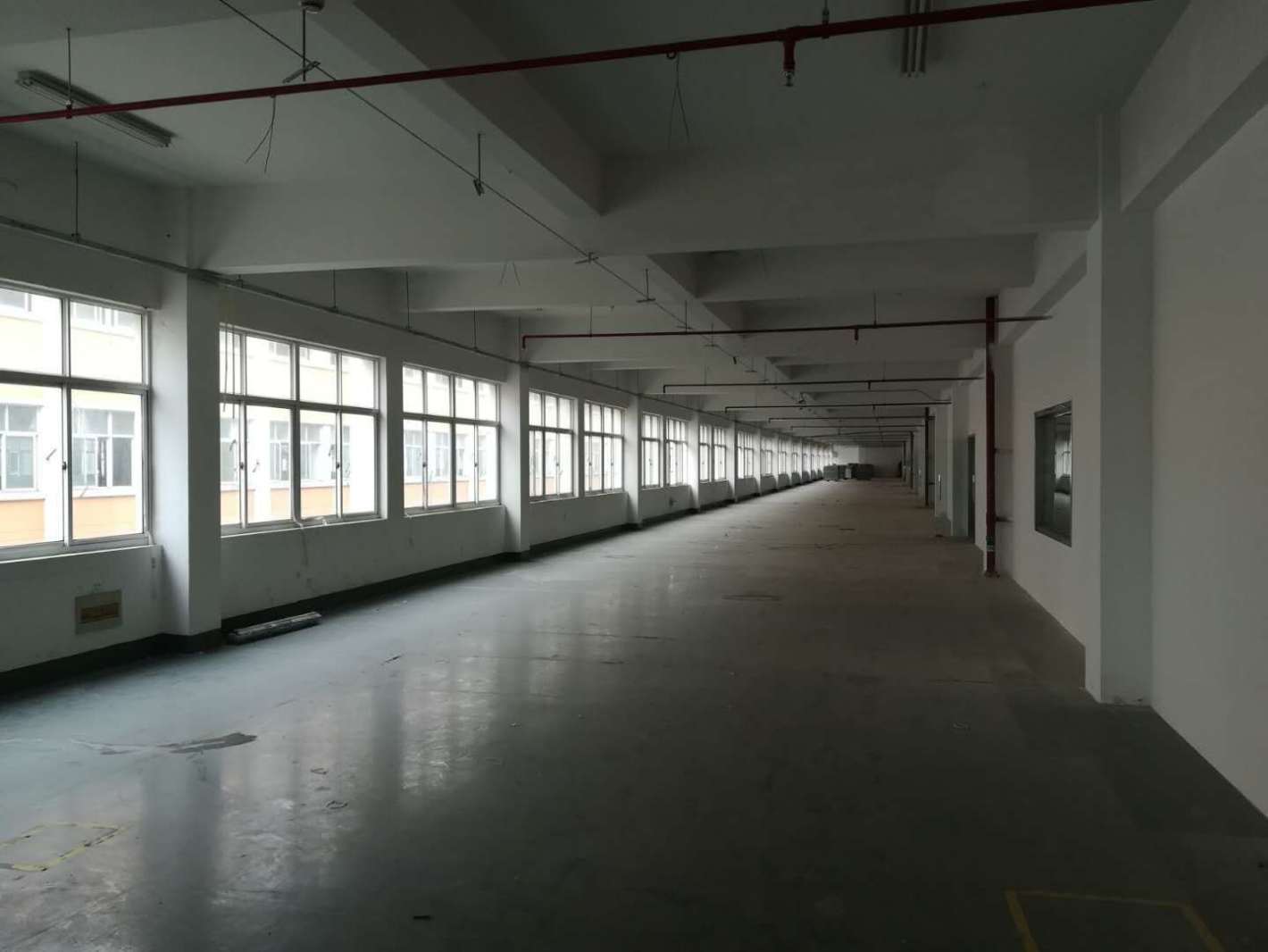 康桥东路1369号东门浦东 康桥东路1369号东门 136平米 简装修