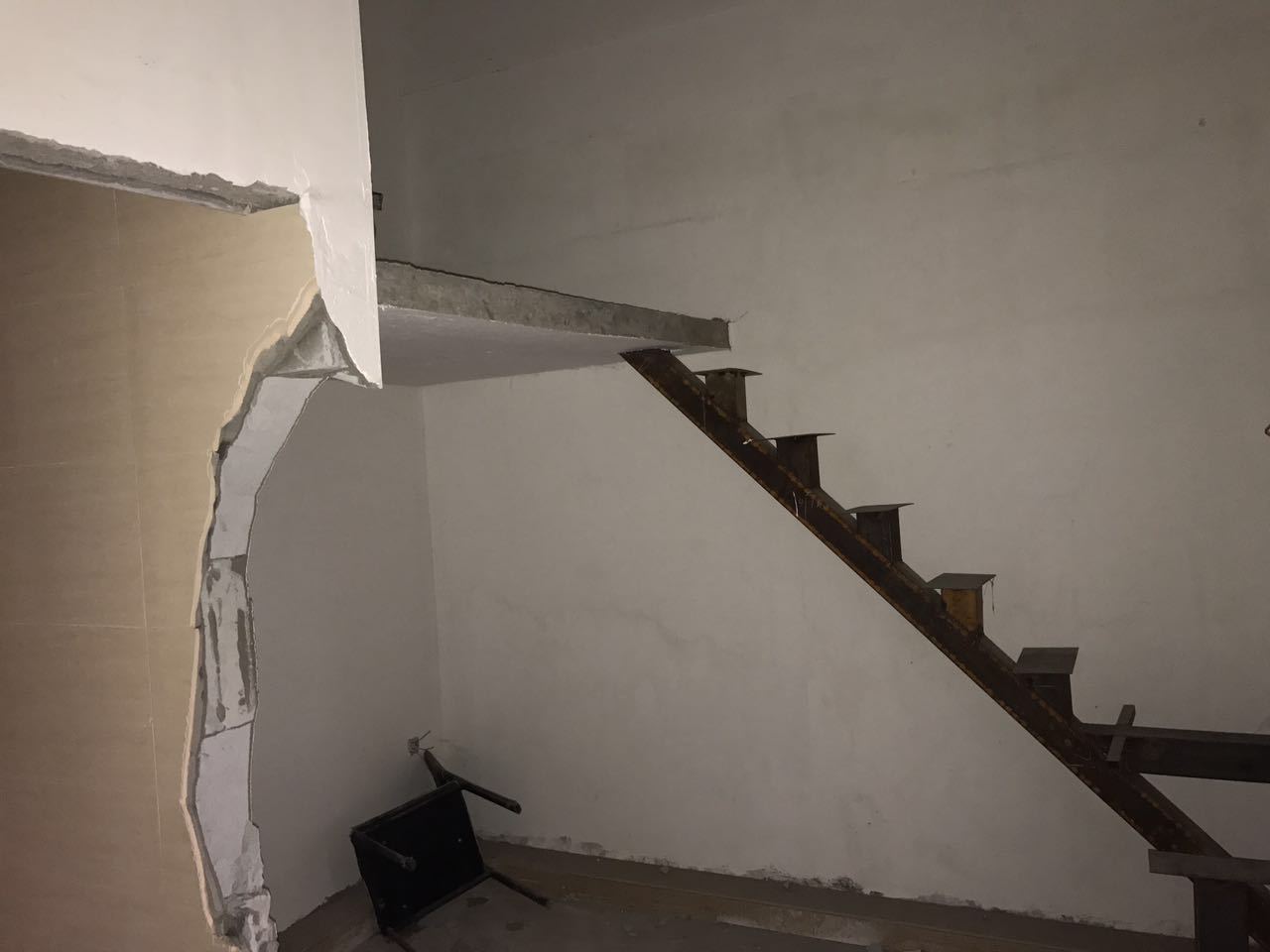 万安路296号200平米办公室出租-租金价格3.55元/m&sup2;/天