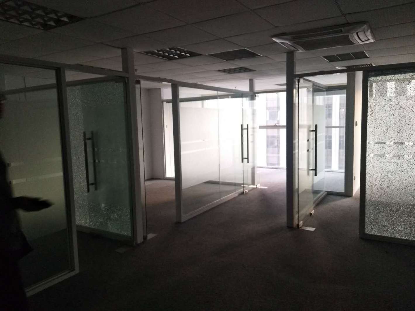 杰地大厦普陀内环三轨交汇　户型方正　带上下水　行业不限