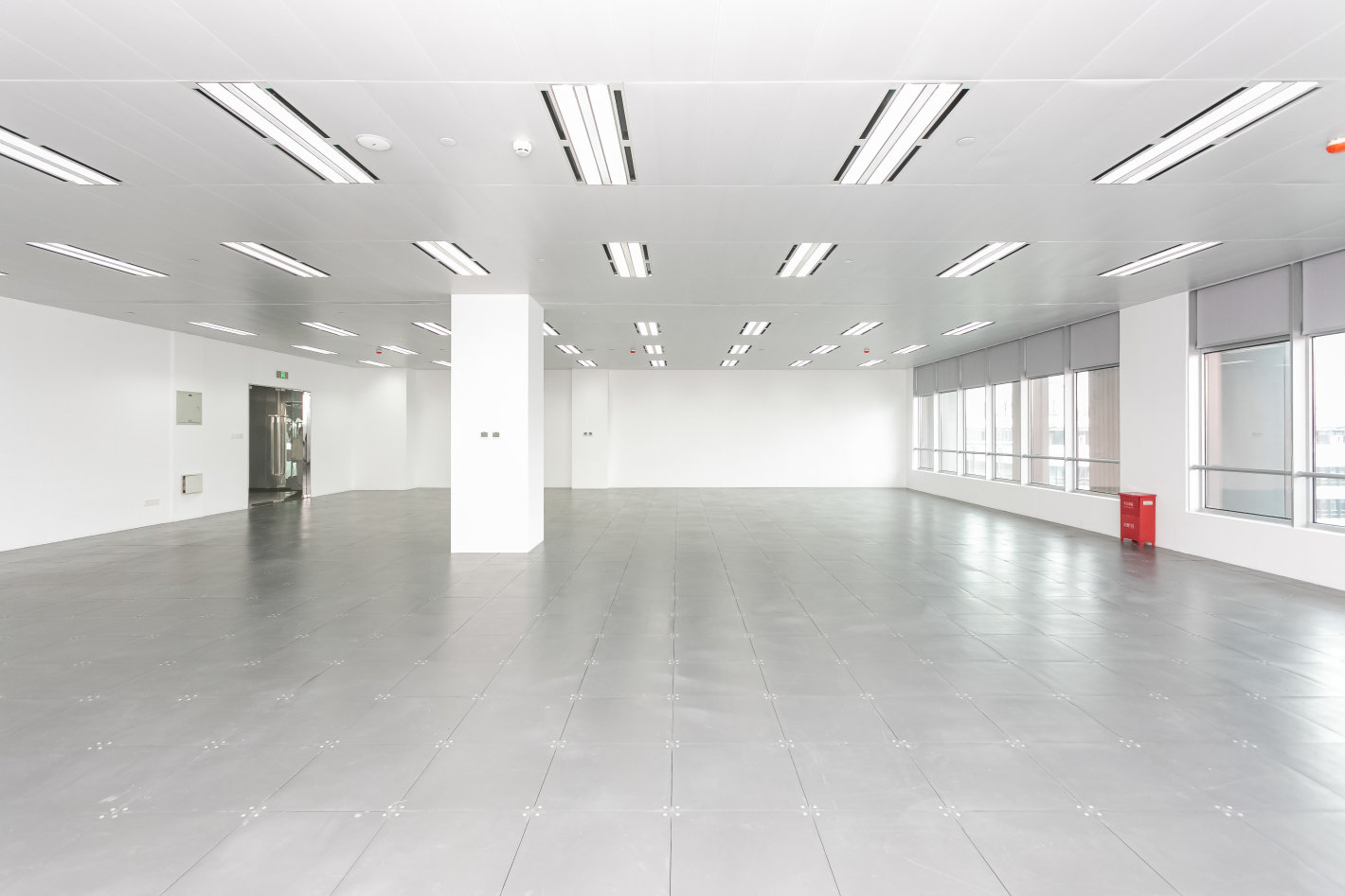 虹桥丽宝广场丽宝广场，房型方正带露台，价格可议，地铁500米直达