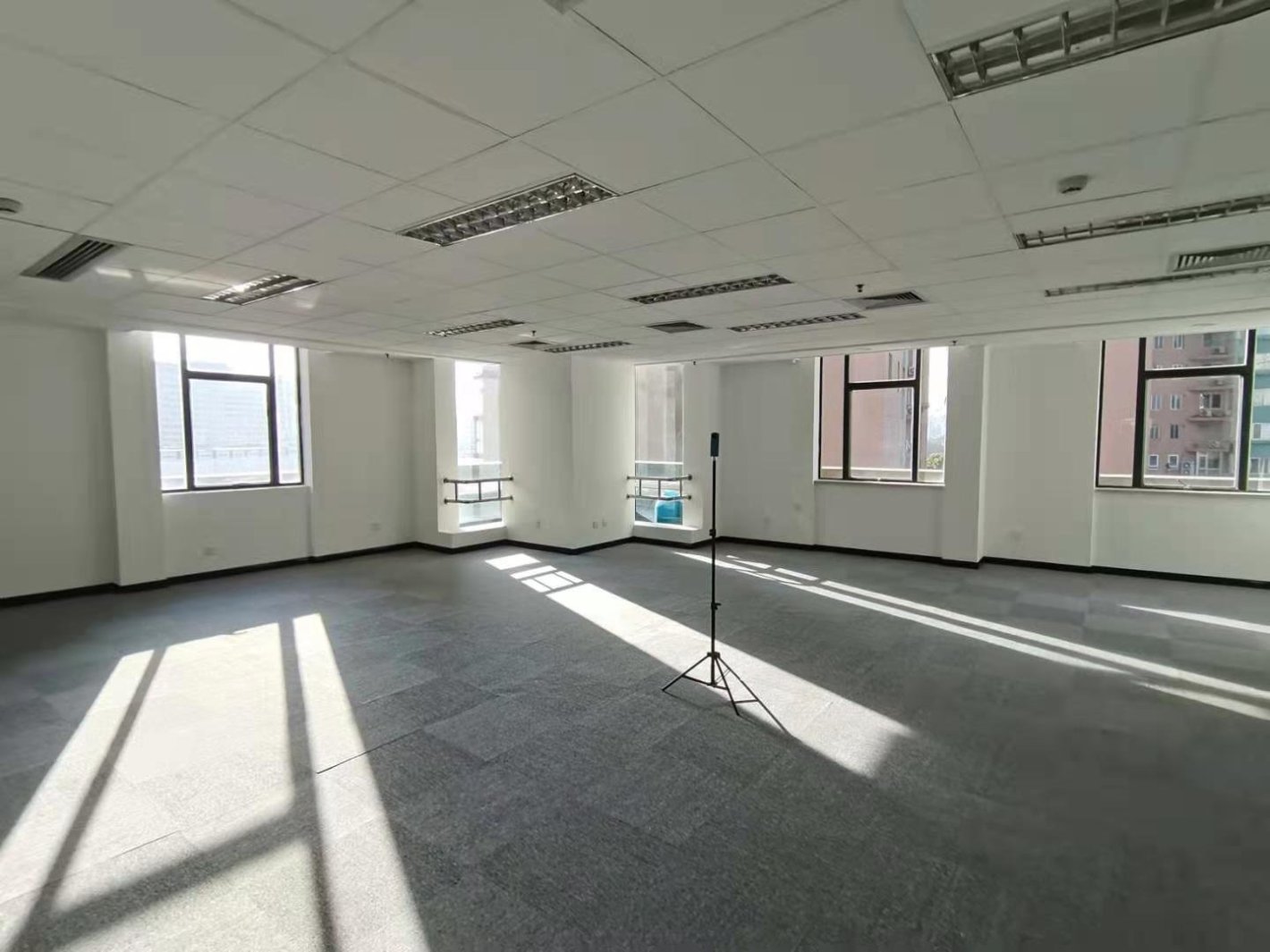 景鸿大厦120平米办公室出租-租金价格3.80元/m&sup2;/天