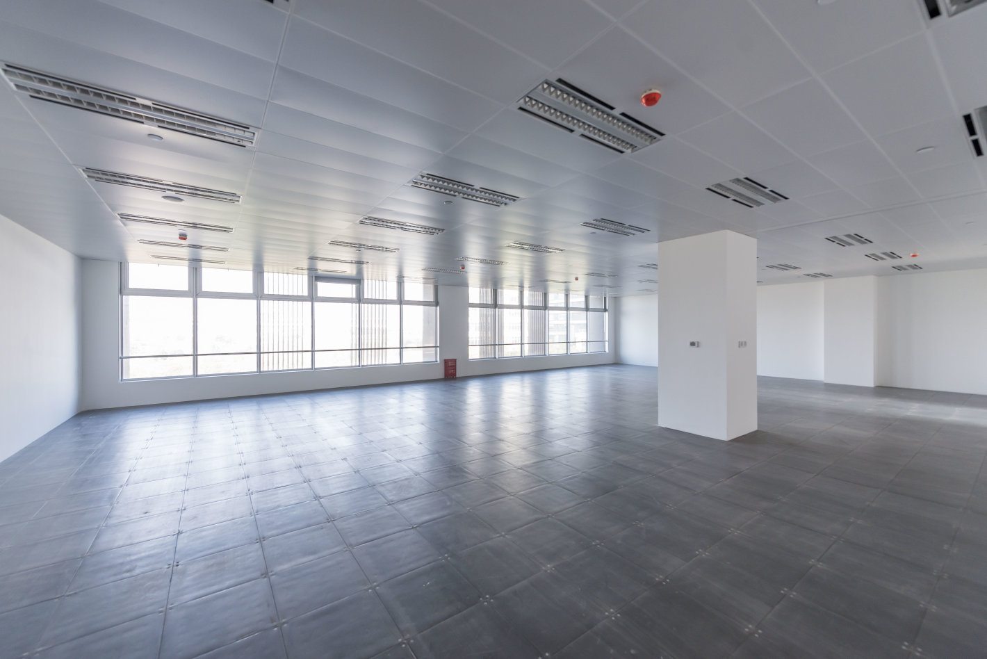 虹桥商务区　2号线虹桥火车站　丽宝广场　703平米