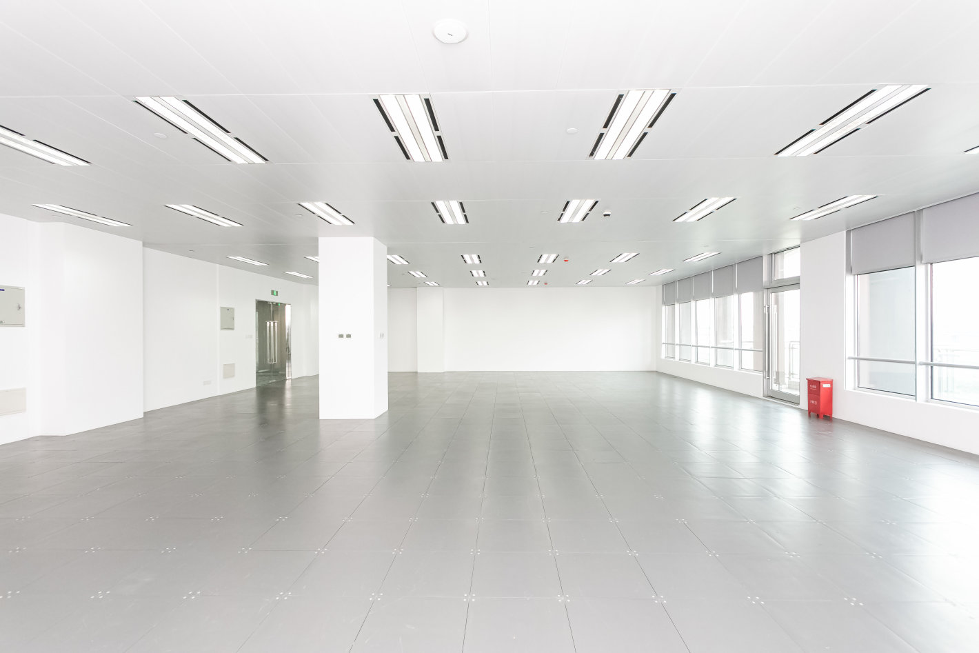 虹桥丽宝广场丽宝广场，房型方正带露台，价格可议，地铁500米直达