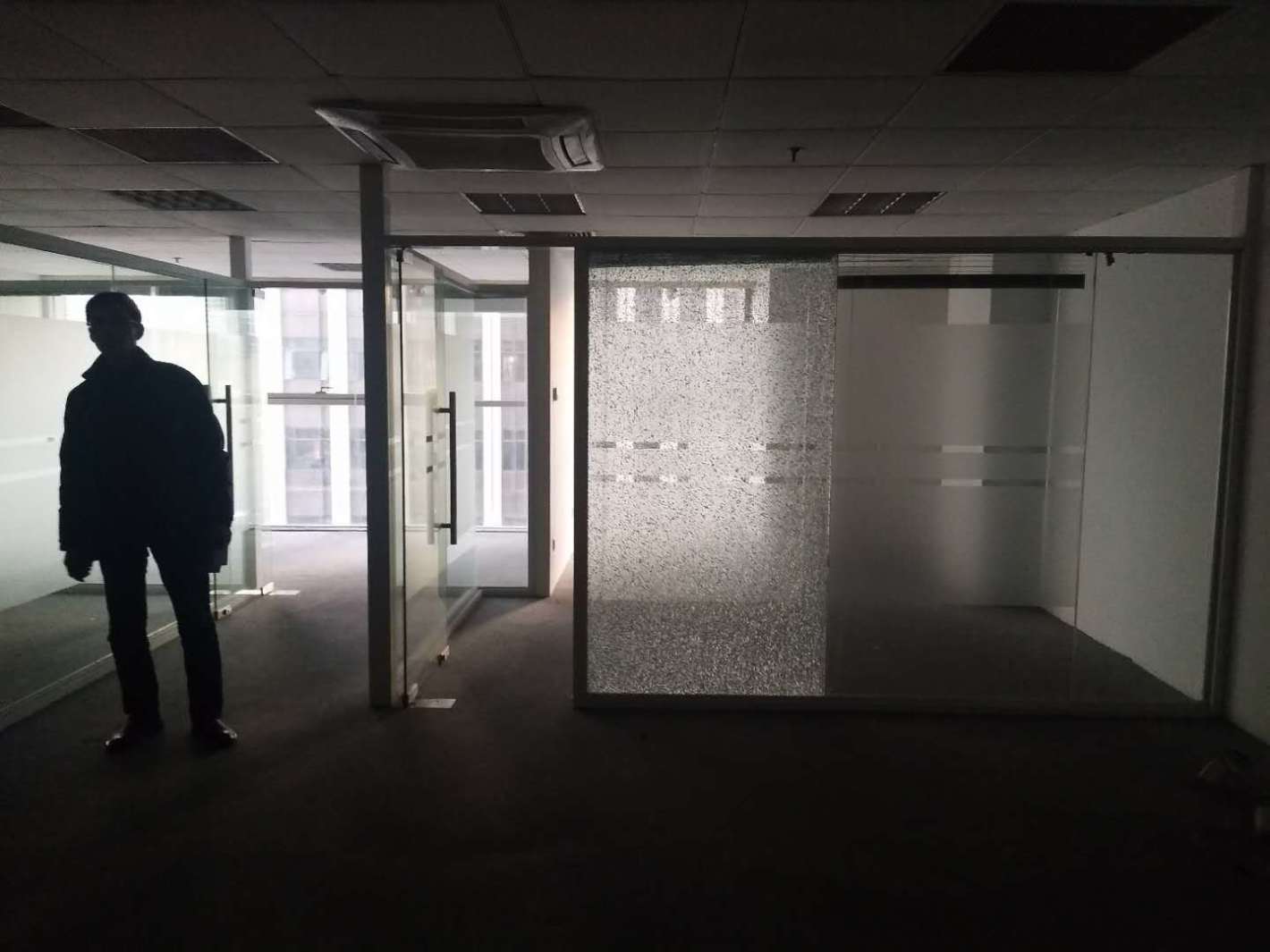 杰地大厦普陀内环三轨交汇　户型方正　带上下水　行业不限