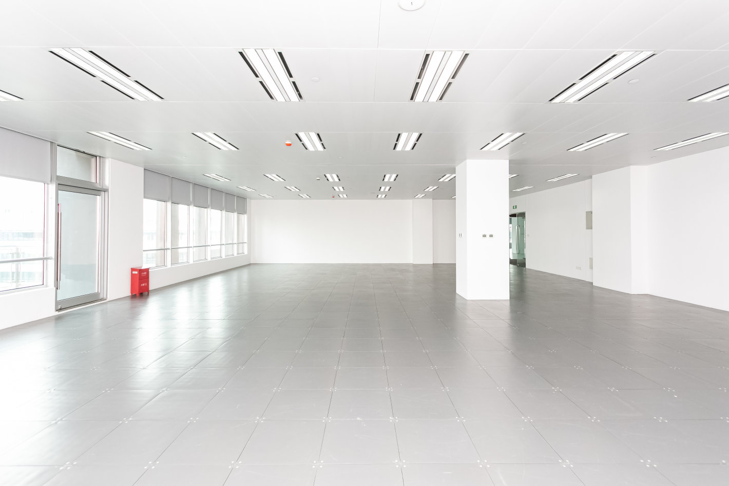 虹桥丽宝广场丽宝广场，房型方正带露台，价格可议，地铁500米直达