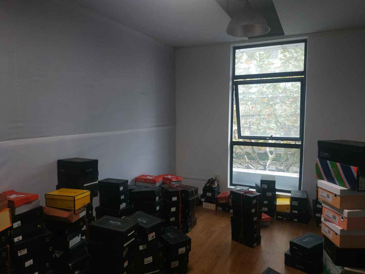 鼎力创意园徐汇 鼎力创意园 28平米 毛坯