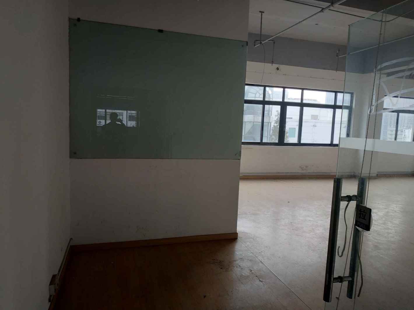 虹漕园150平米办公室出租-租金价格2.50元/m&sup2;/天