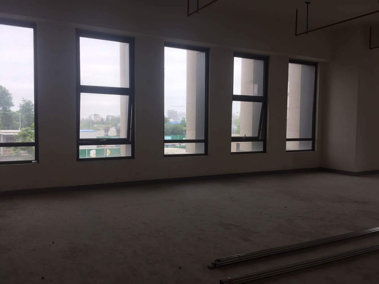 新江湾城大厦（绿地双创中心）杨浦 新江湾城大厦（绿地双创中心） 153平米 毛坯