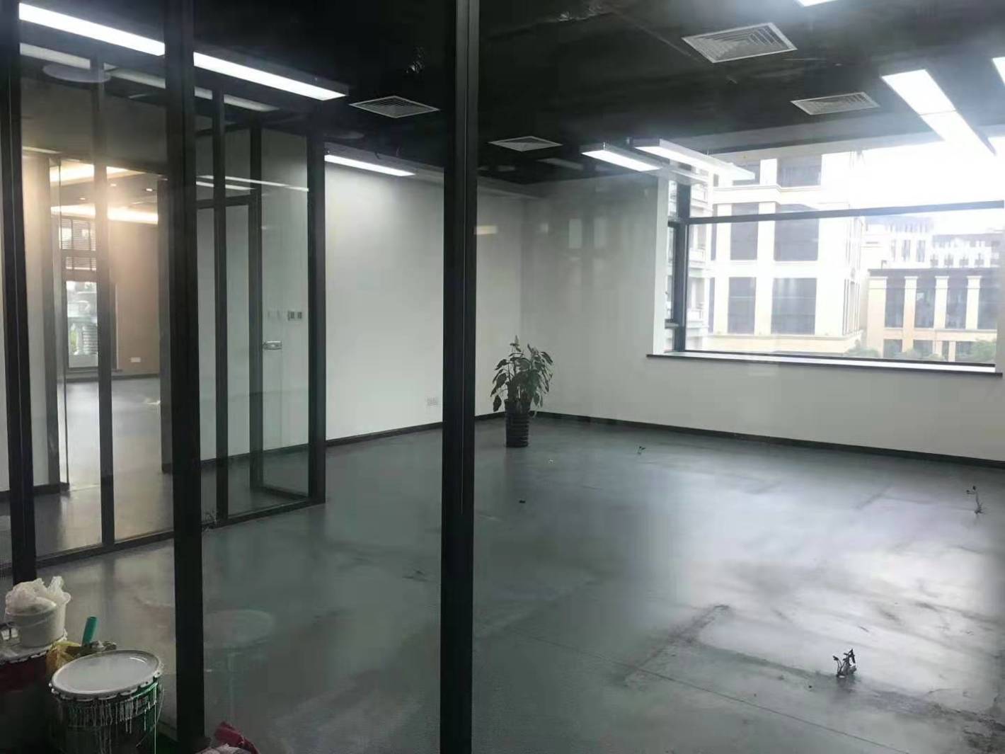 汤泉国际大厦长宁 汤泉国际大厦 384平米 精装修